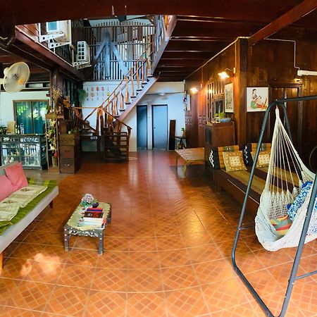 Banthai Guesthouse Phetchaburi Bagian luar foto