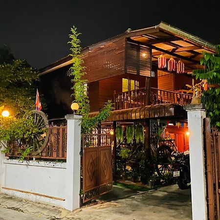 Banthai Guesthouse Phetchaburi Bagian luar foto