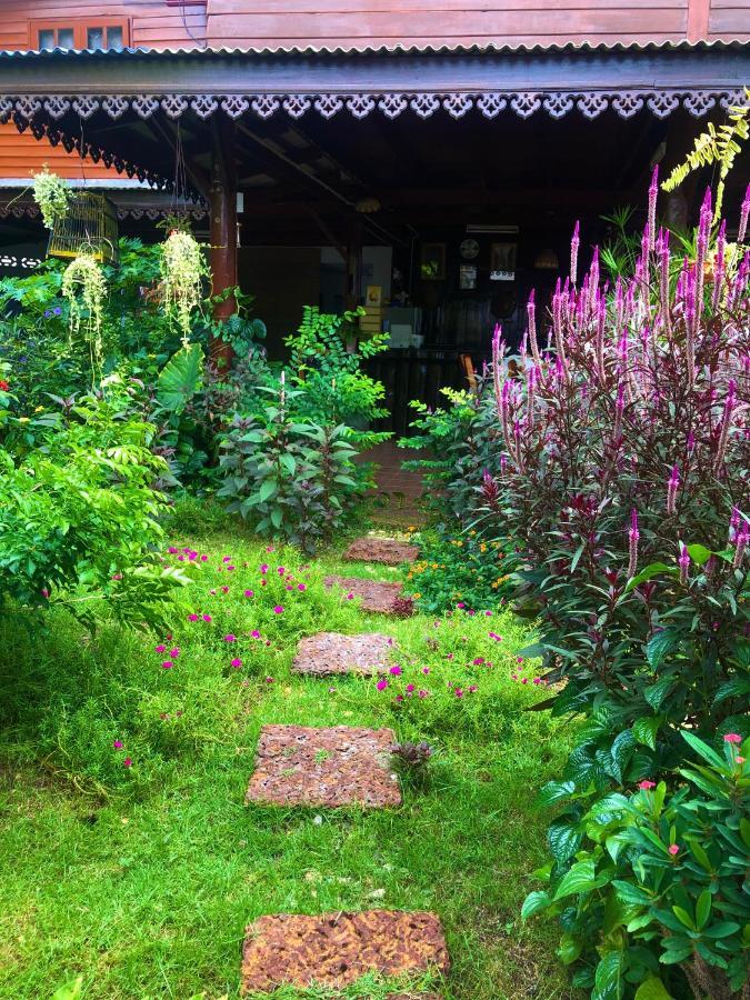 Banthai Guesthouse Phetchaburi Bagian luar foto