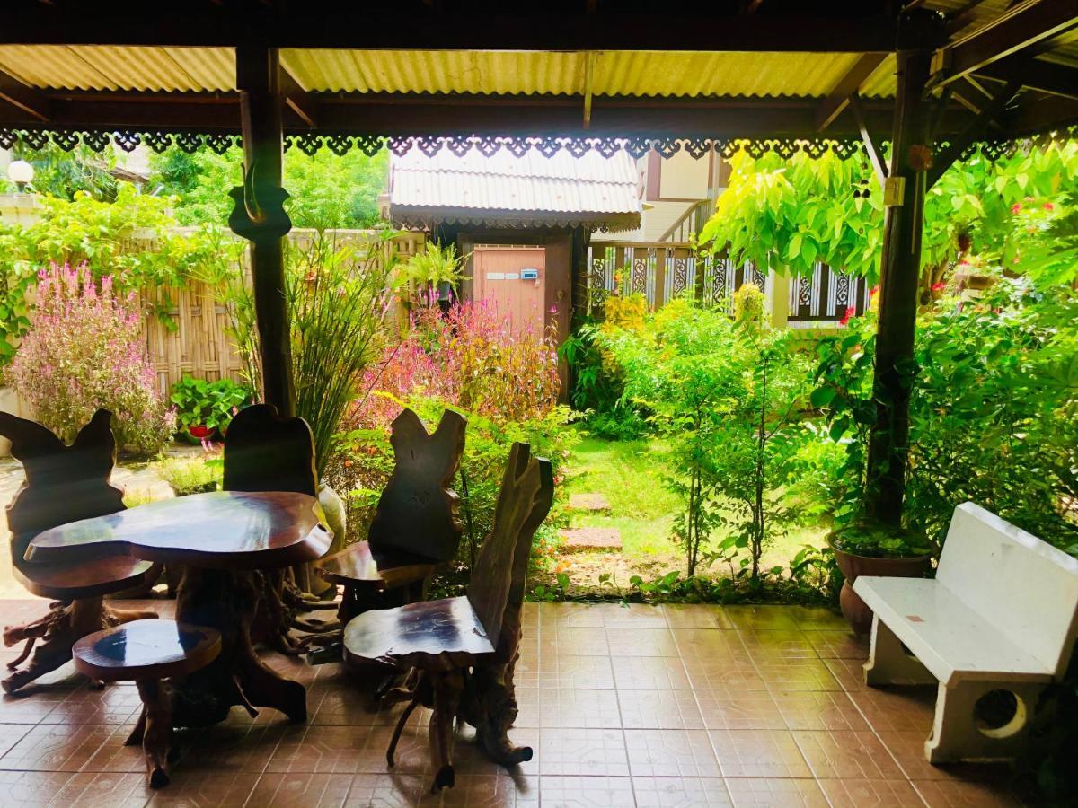 Banthai Guesthouse Phetchaburi Bagian luar foto