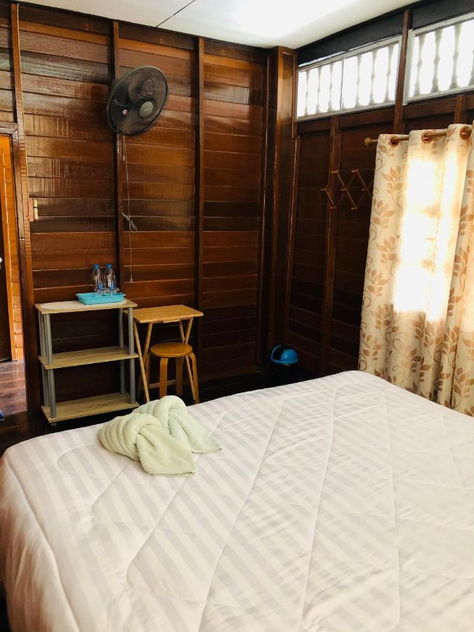 Banthai Guesthouse Phetchaburi Bagian luar foto