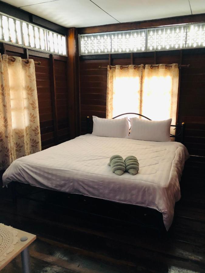 Banthai Guesthouse Phetchaburi Bagian luar foto