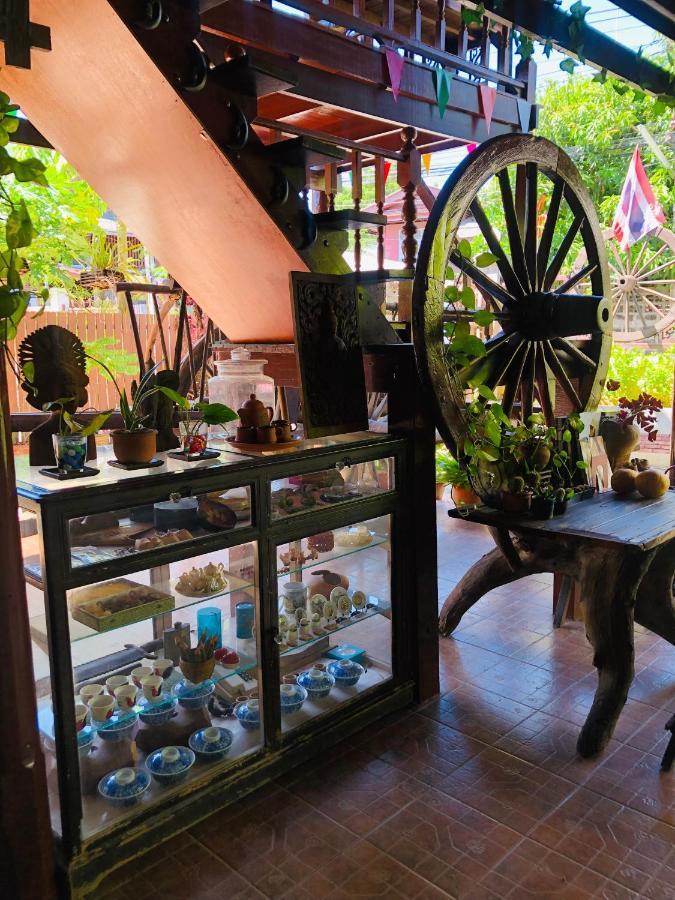 Banthai Guesthouse Phetchaburi Bagian luar foto