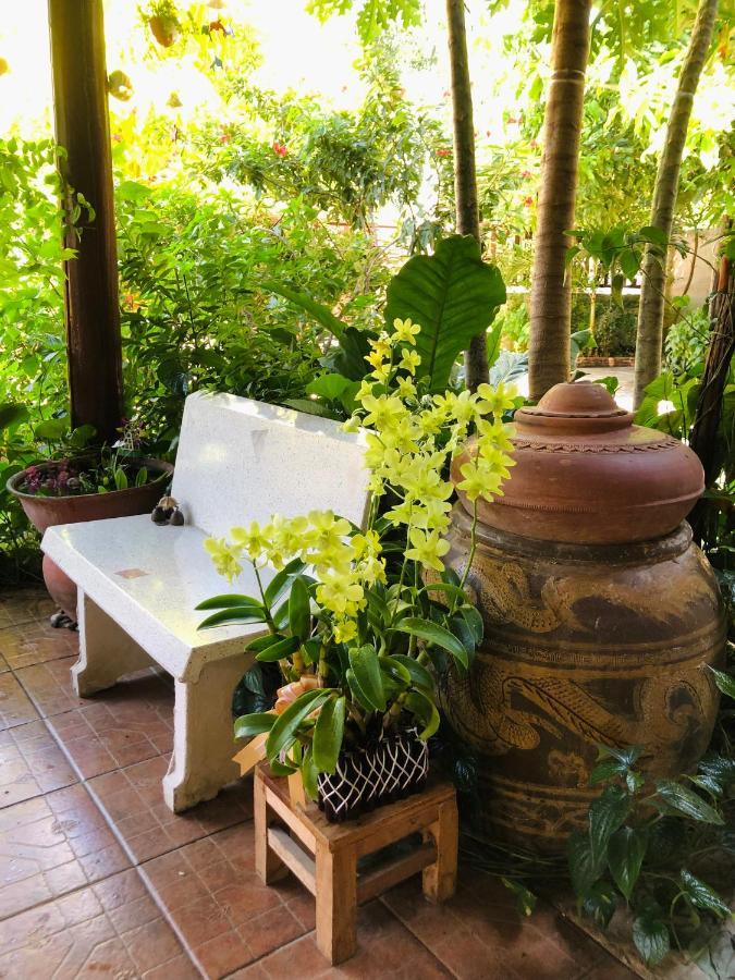 Banthai Guesthouse Phetchaburi Bagian luar foto