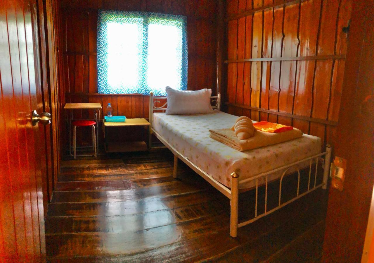 Banthai Guesthouse Phetchaburi Bagian luar foto