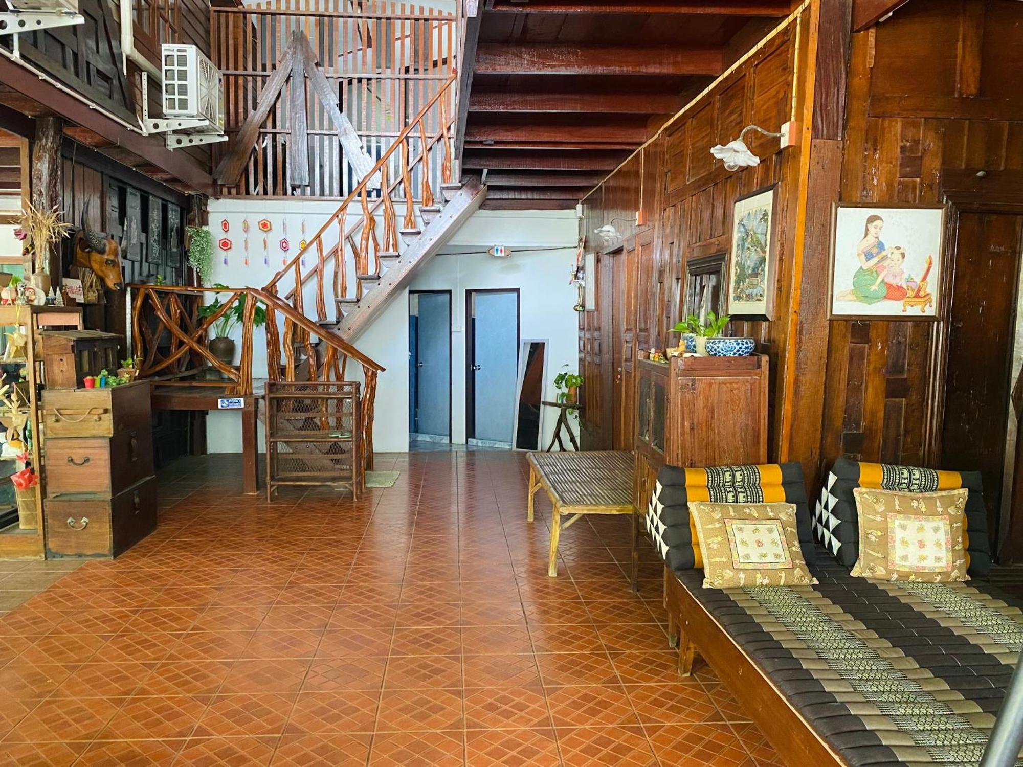 Banthai Guesthouse Phetchaburi Bagian luar foto