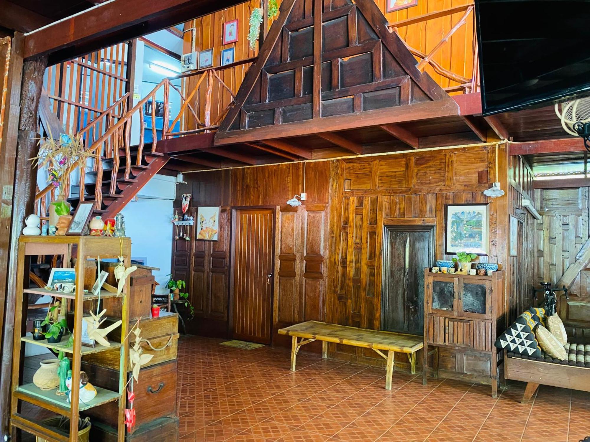 Banthai Guesthouse Phetchaburi Bagian luar foto