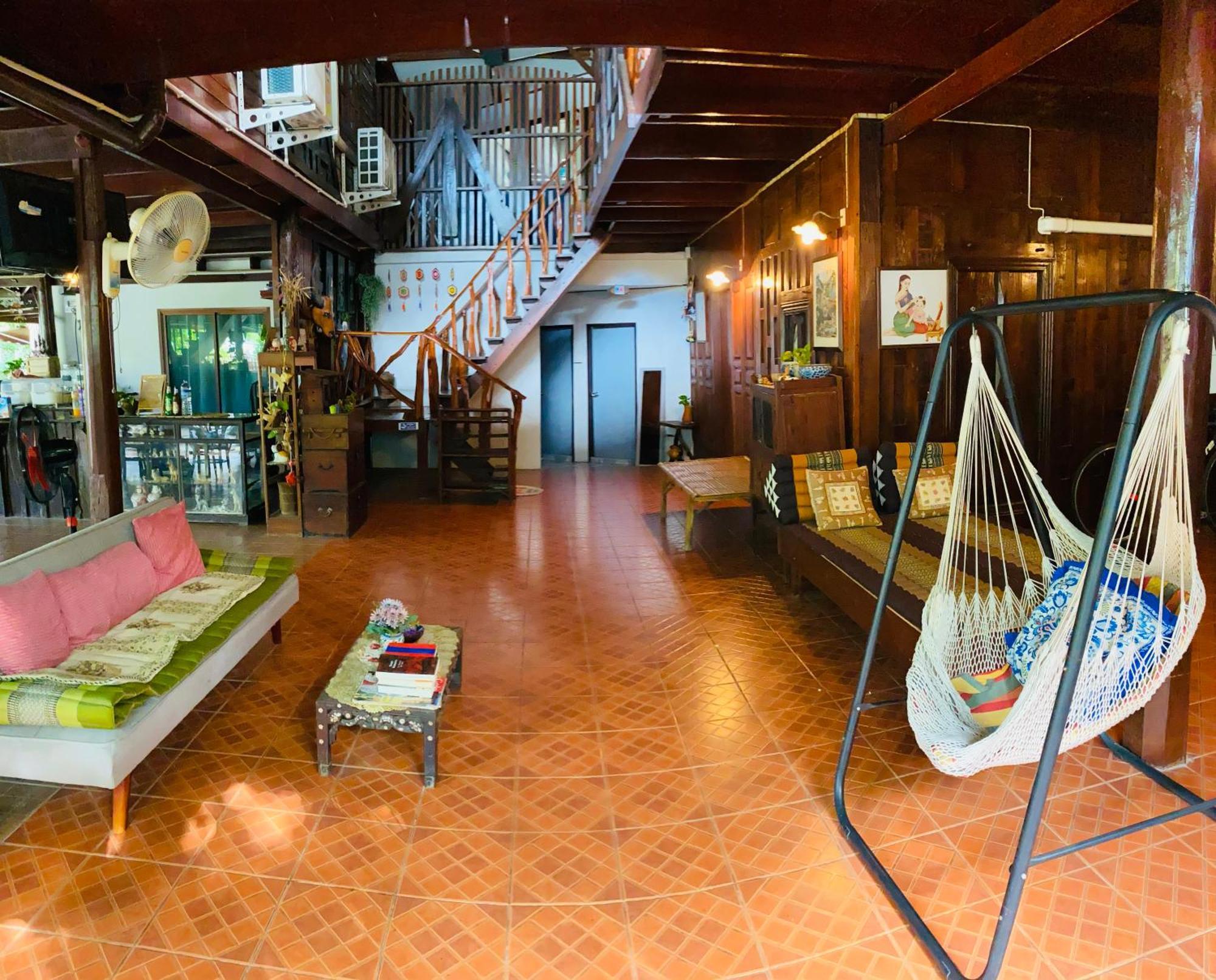 Banthai Guesthouse Phetchaburi Bagian luar foto