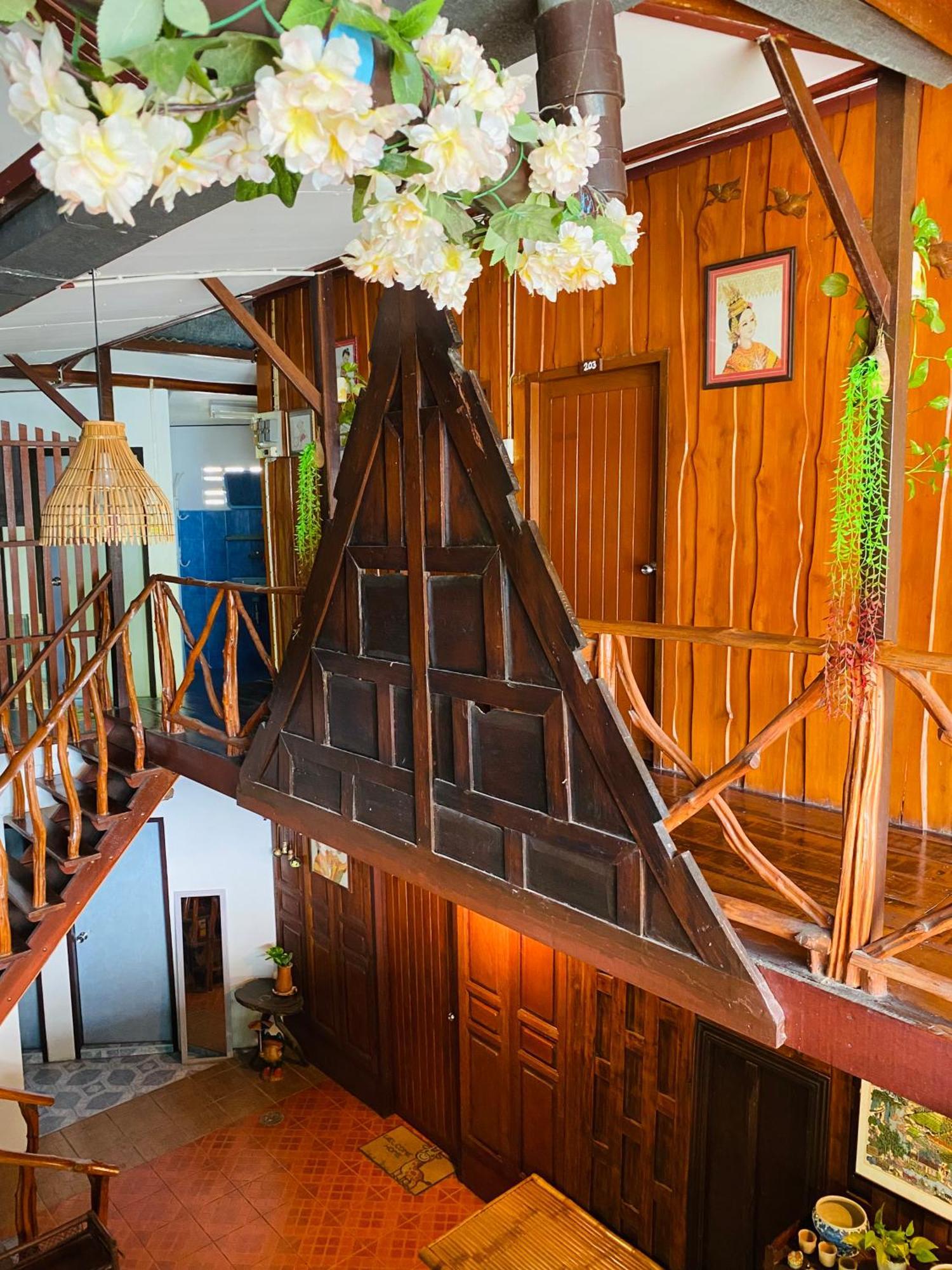 Banthai Guesthouse Phetchaburi Bagian luar foto