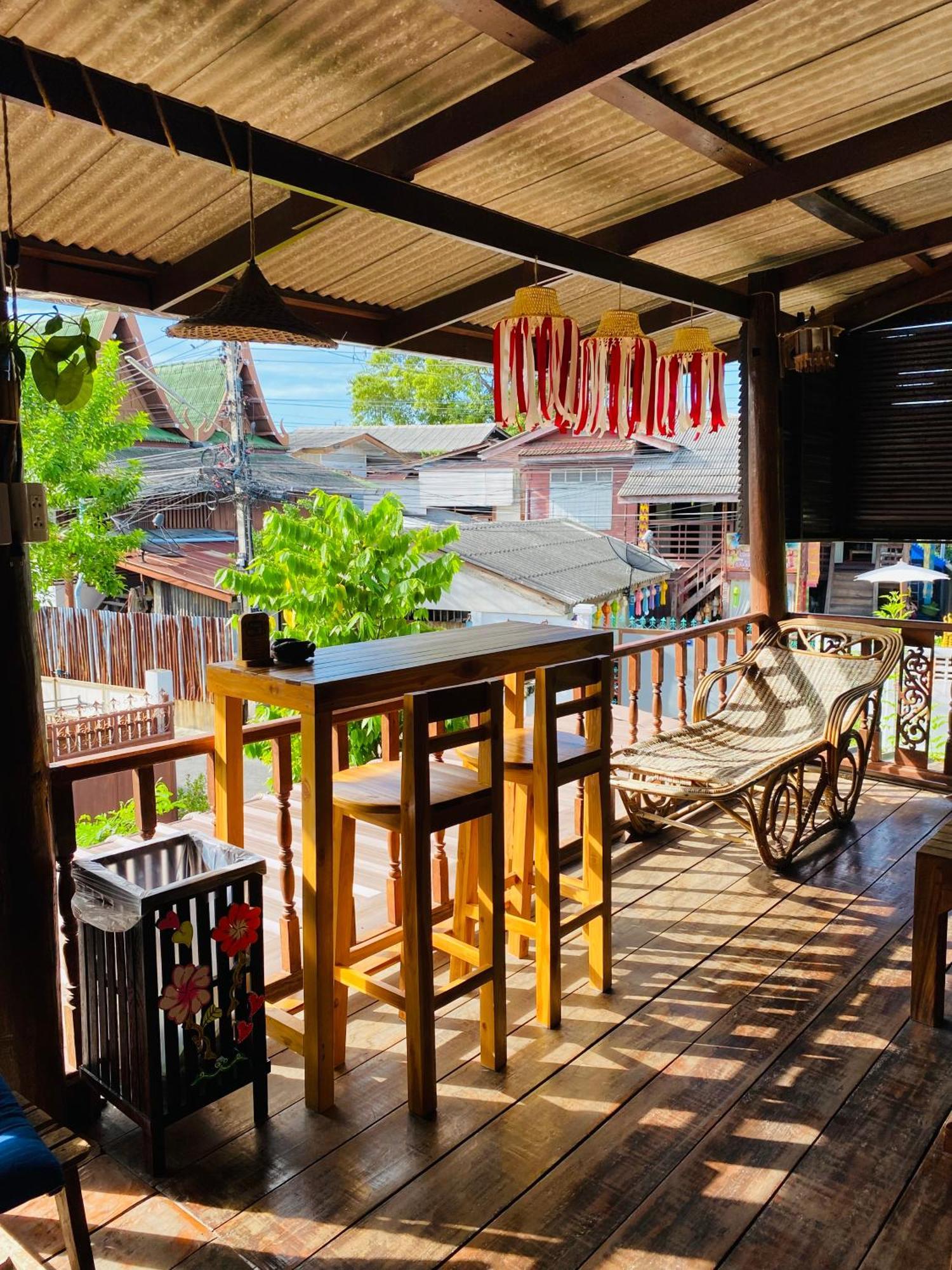 Banthai Guesthouse Phetchaburi Bagian luar foto