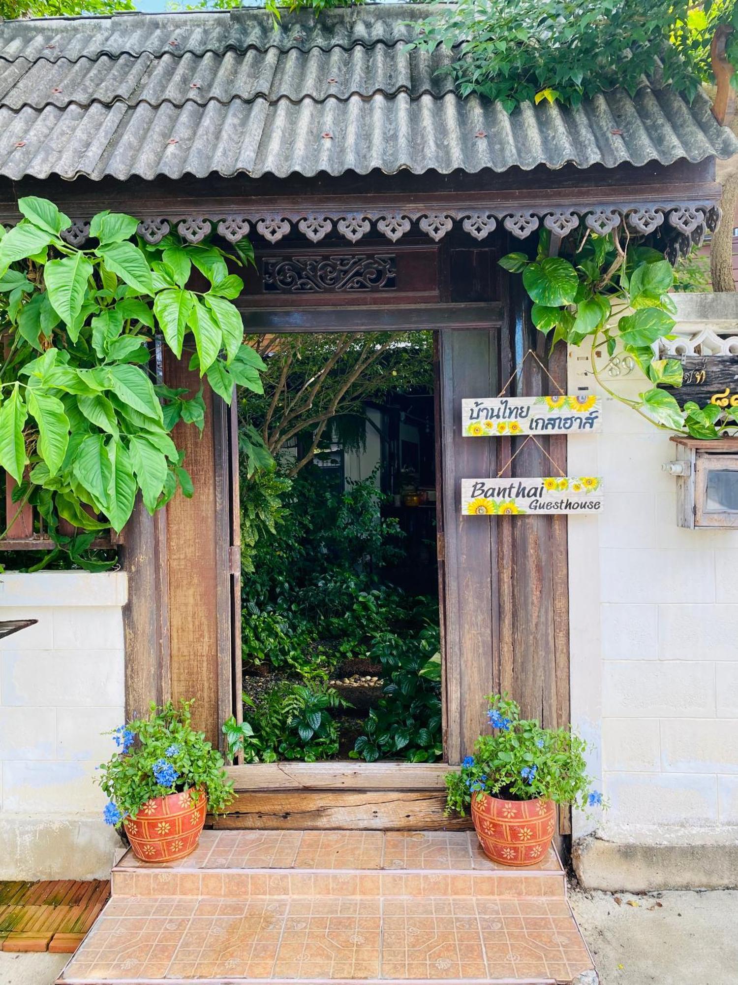 Banthai Guesthouse Phetchaburi Bagian luar foto