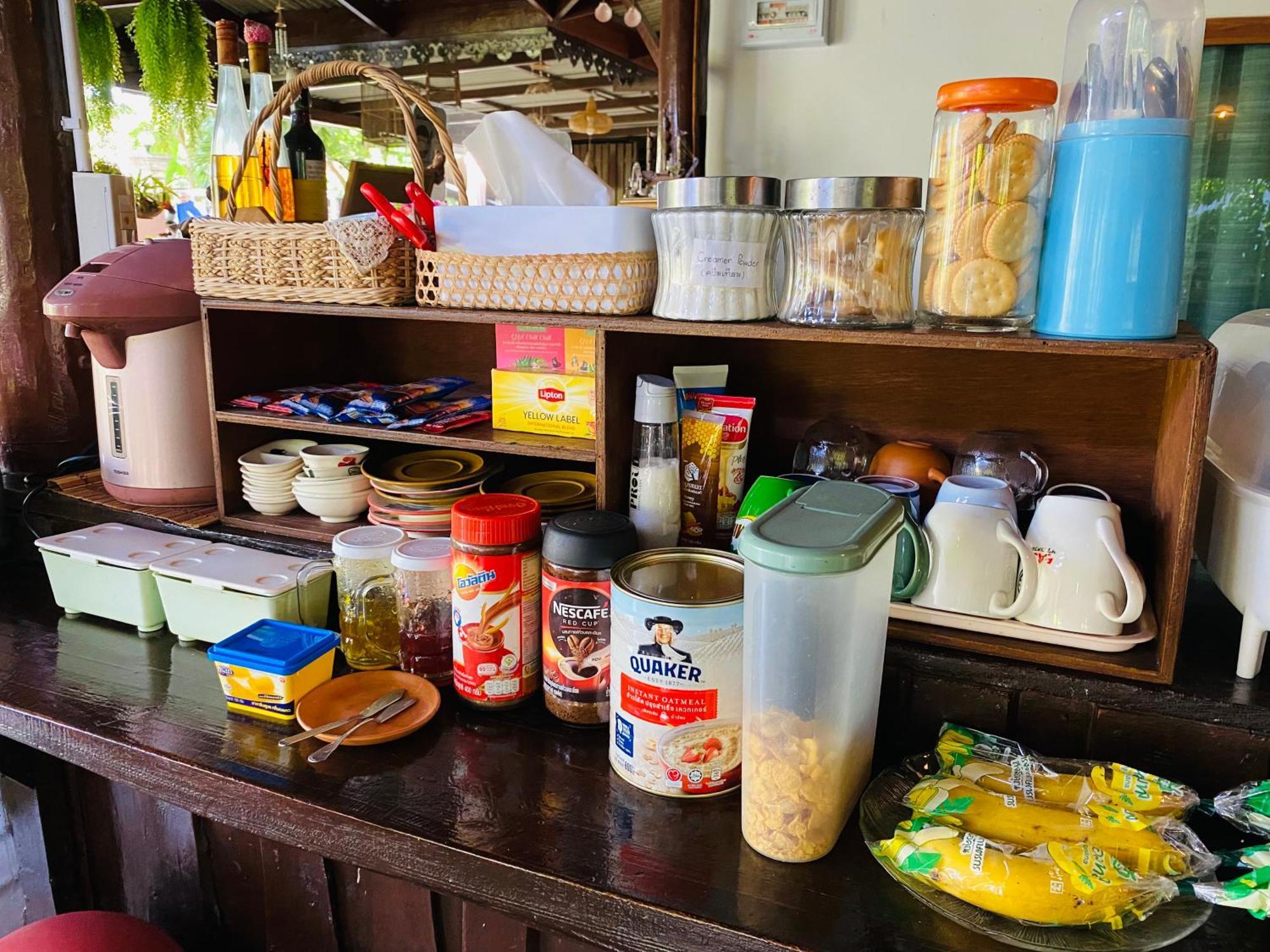 Banthai Guesthouse Phetchaburi Bagian luar foto