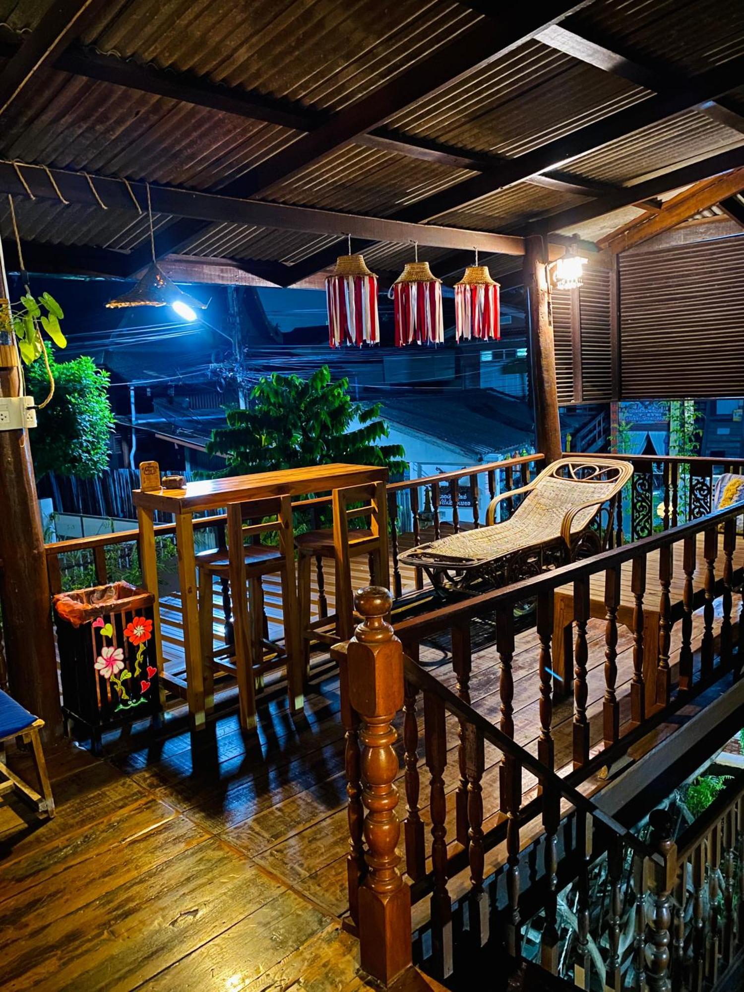 Banthai Guesthouse Phetchaburi Bagian luar foto