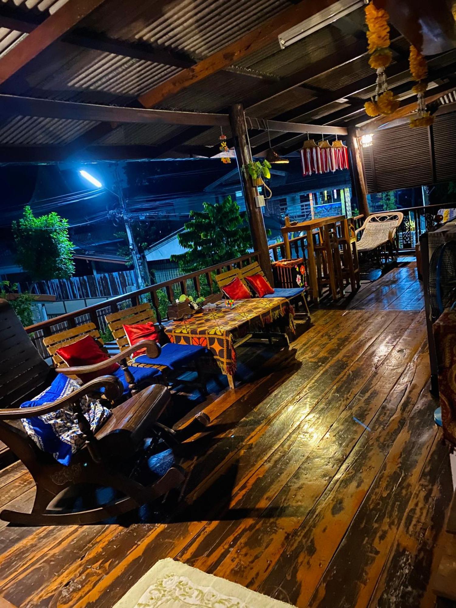Banthai Guesthouse Phetchaburi Bagian luar foto