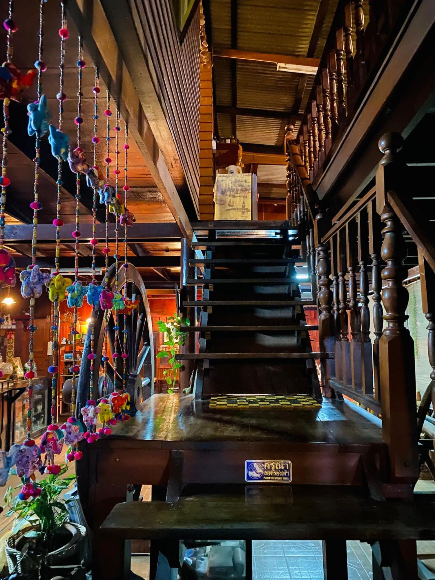 Banthai Guesthouse Phetchaburi Bagian luar foto