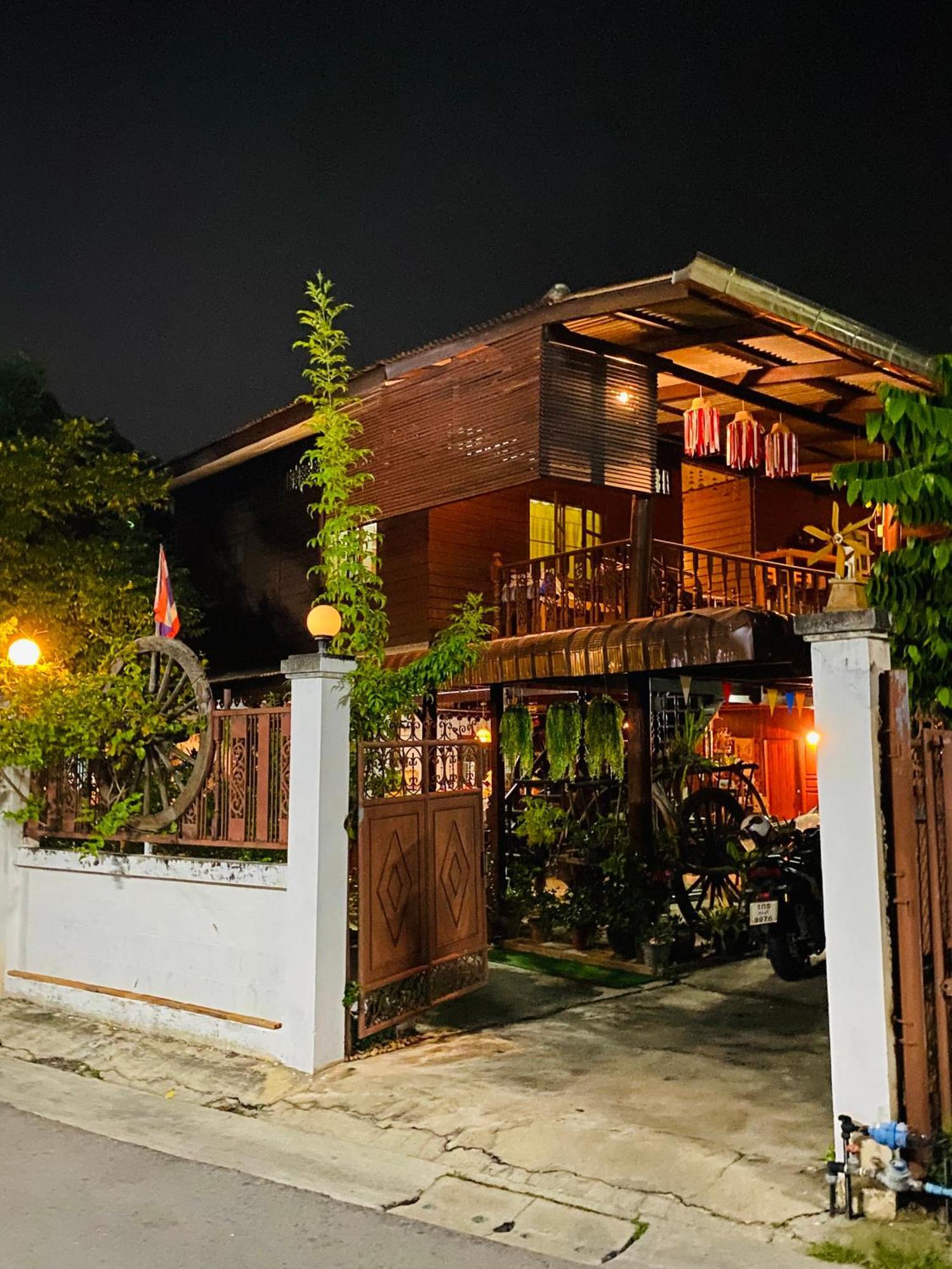 Banthai Guesthouse Phetchaburi Bagian luar foto
