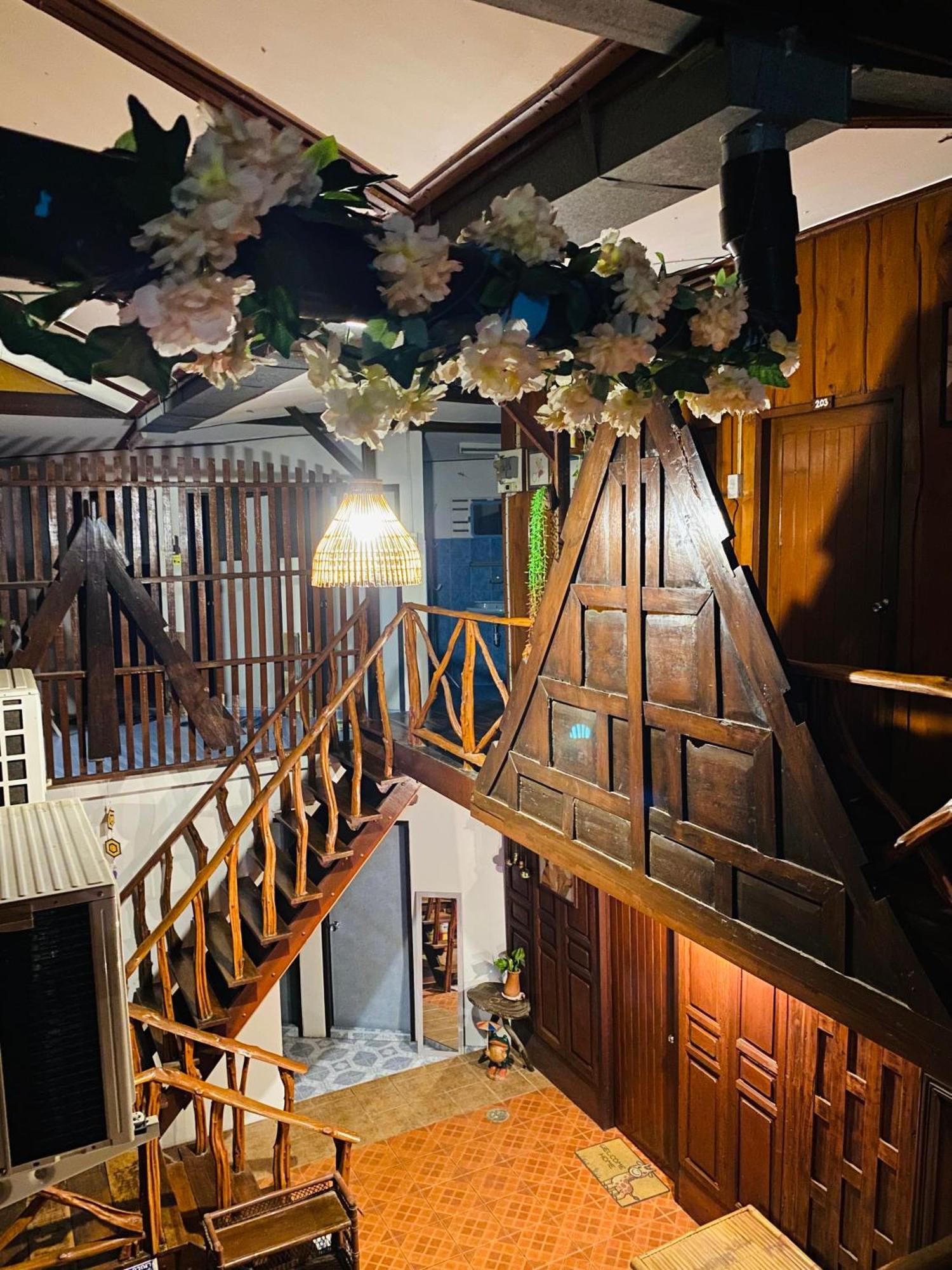 Banthai Guesthouse Phetchaburi Bagian luar foto