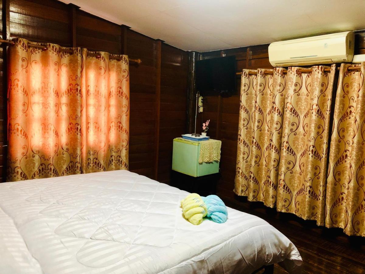 Banthai Guesthouse Phetchaburi Bagian luar foto