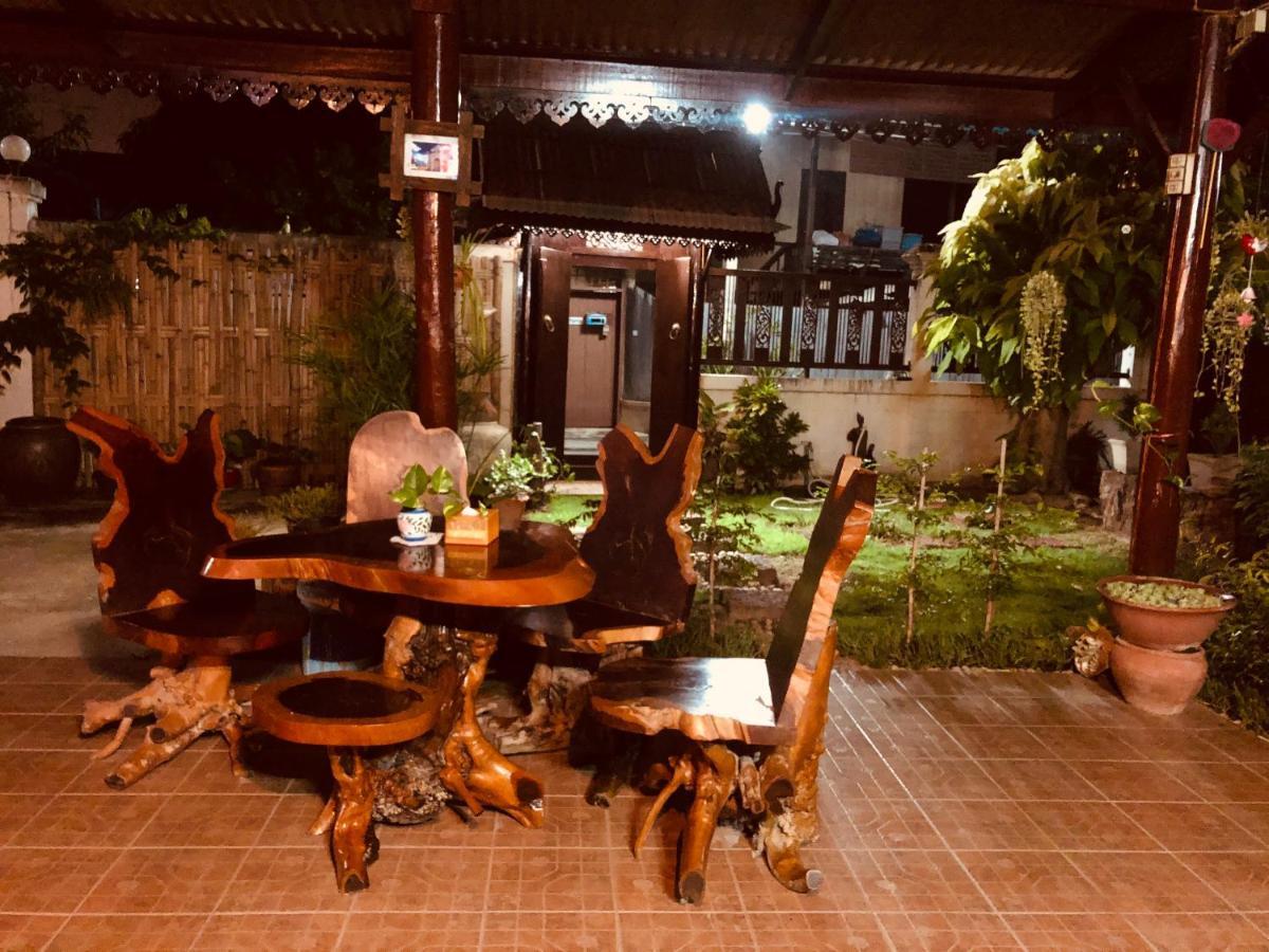 Banthai Guesthouse Phetchaburi Bagian luar foto