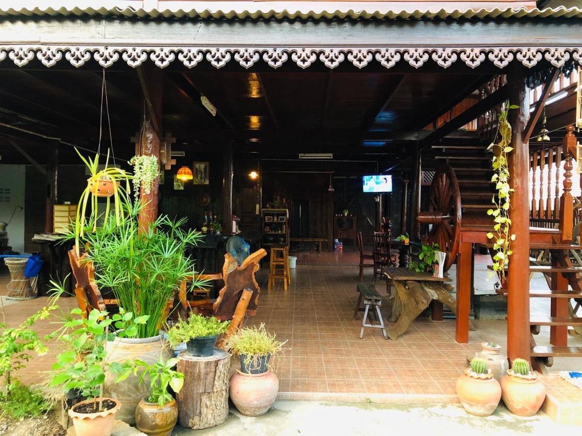 Banthai Guesthouse Phetchaburi Bagian luar foto