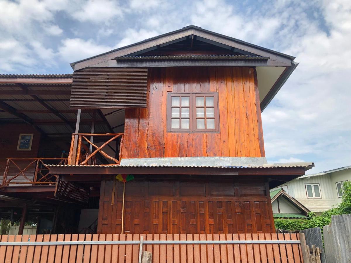 Banthai Guesthouse Phetchaburi Bagian luar foto