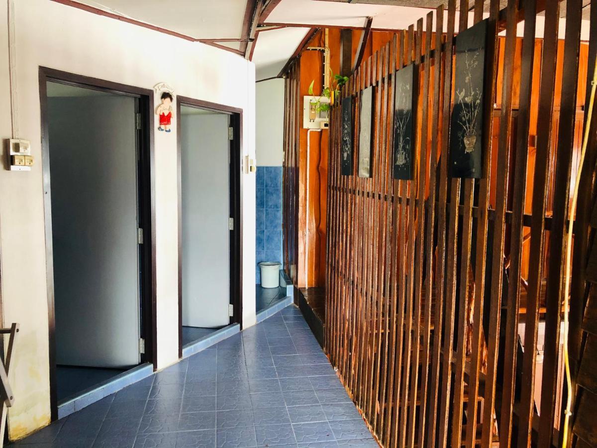 Banthai Guesthouse Phetchaburi Bagian luar foto